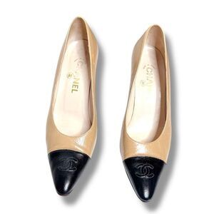 CHANEL Vintage Classic CC Logo Black Cap Toe Nude Leather Pumps Womens Size 39.5
